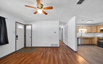 604 Fegan St in Weatherford, TX - Building Photo - Building Photo