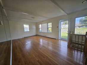 7 Maple Ridge Rd in Danbury, CT - Building Photo - Building Photo