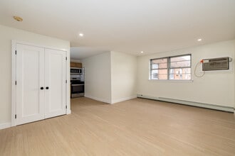 Tyson Arms Apartments in Philadelphia, PA - Foto de edificio - Interior Photo