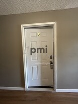 24 W Buchanan Ave in Charleston, IL - Building Photo