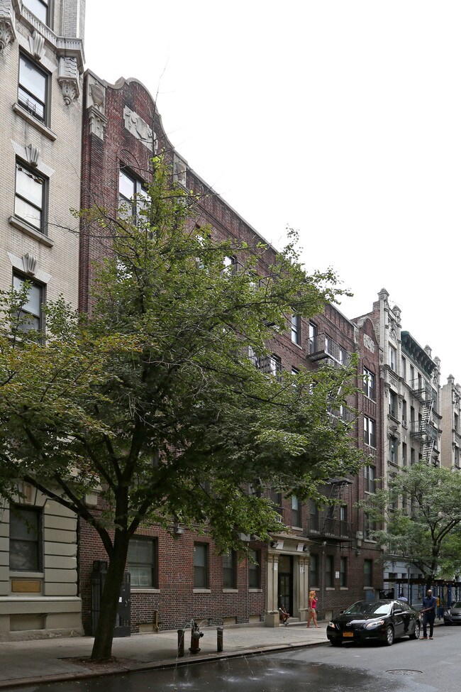 111-115 W 141st St in New York, NY - Foto de edificio - Building Photo