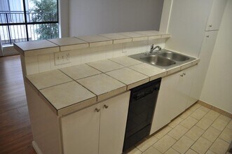 1531 N Detroit St in Los Angeles, CA - Building Photo - Building Photo