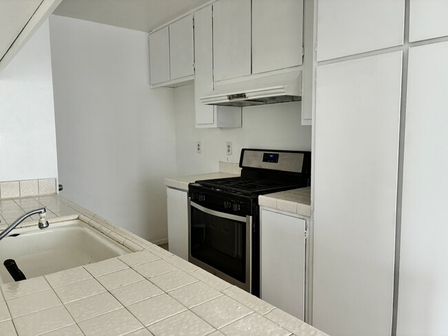 4714 Greenholme Dr in Sacramento, CA - Building Photo - Building Photo