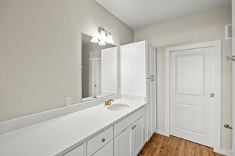 The Trail Lakes in Fort Worth, TX - Building Photo - Interior Photo