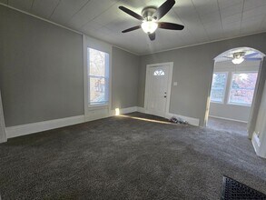 710 E Olive St in Bloomington, IL - Building Photo - Building Photo