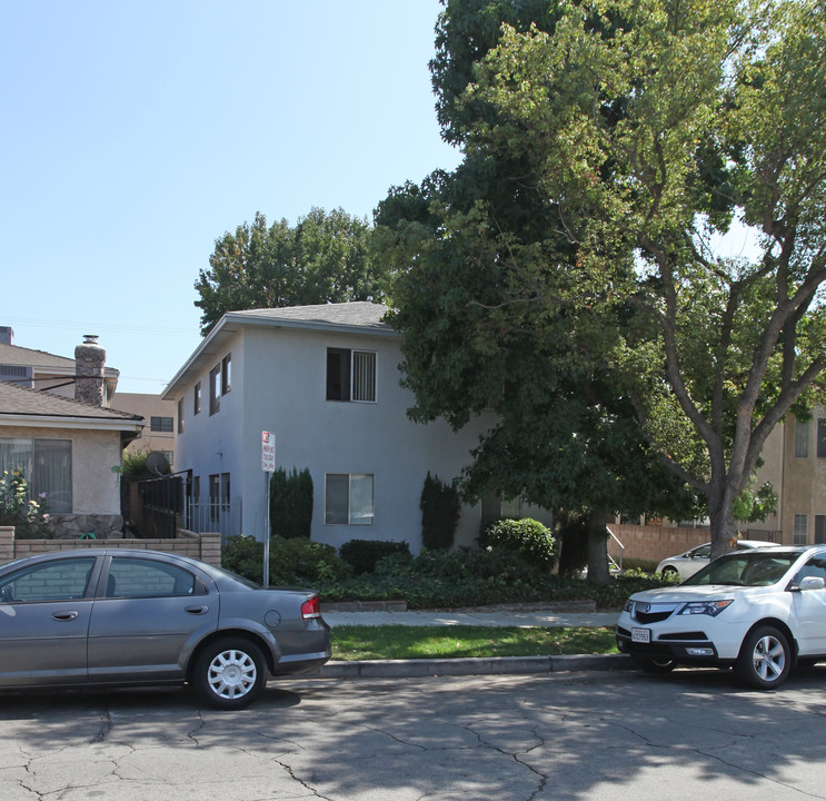 446 E Cypress Ave in Burbank, CA - Building Photo