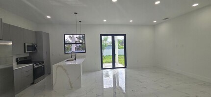 306 NE 10th Terrace in Cape Coral, FL - Building Photo - Building Photo