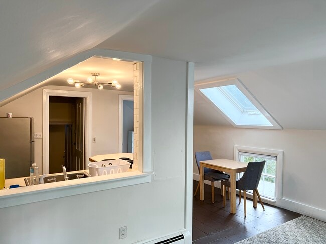 132 Congress St, Unit 1 Bedroom Upstairs Apt. in Belfast, ME - Building Photo - Building Photo