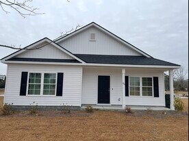210 S Main St in Pembroke, GA - Building Photo