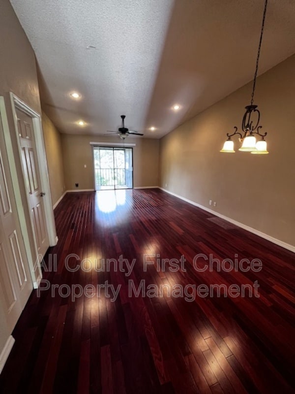 39650 US Hwy 19 N in Tarpon Springs, FL - Foto de edificio - Building Photo