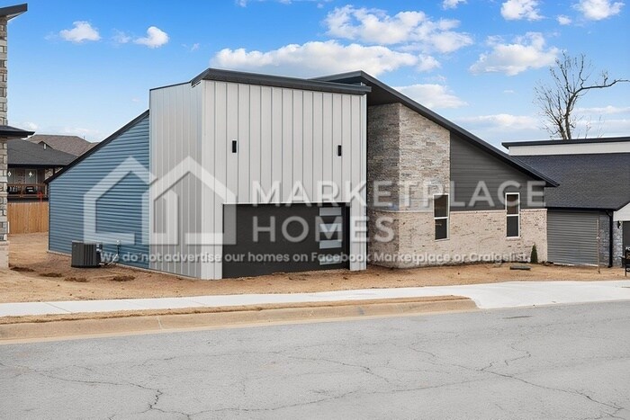 1000 Clayton Rd in Springdale, AR - Building Photo