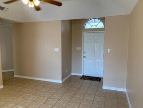 405 Cinnamon Teal Loop in Laredo, TX - Building Photo - Building Photo