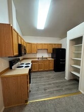 100 Burton St in Anchorage, AK - Building Photo - Building Photo