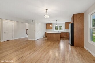 452 Mildred Ave in Cary, IL - Foto de edificio - Building Photo
