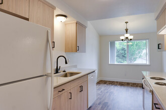 Maplewood Apartments in Salem, OR - Building Photo - Building Photo