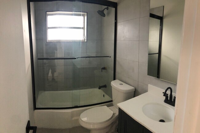 17150 NE 23rd Ave in North Miami Beach, FL - Building Photo - Building Photo