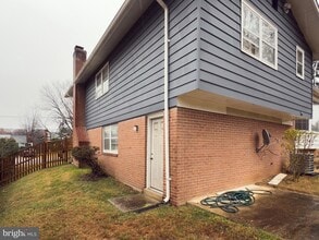 12826 Camellia Dr in Silver Spring, MD - Foto de edificio - Building Photo