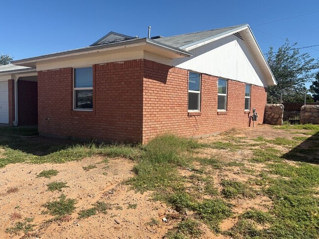 3420 Dundee St in El Paso, TX - Foto de edificio - Building Photo