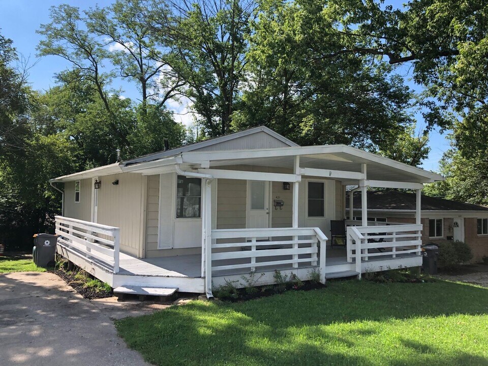 421 N Clark St in Bloomington, IN - Building Photo