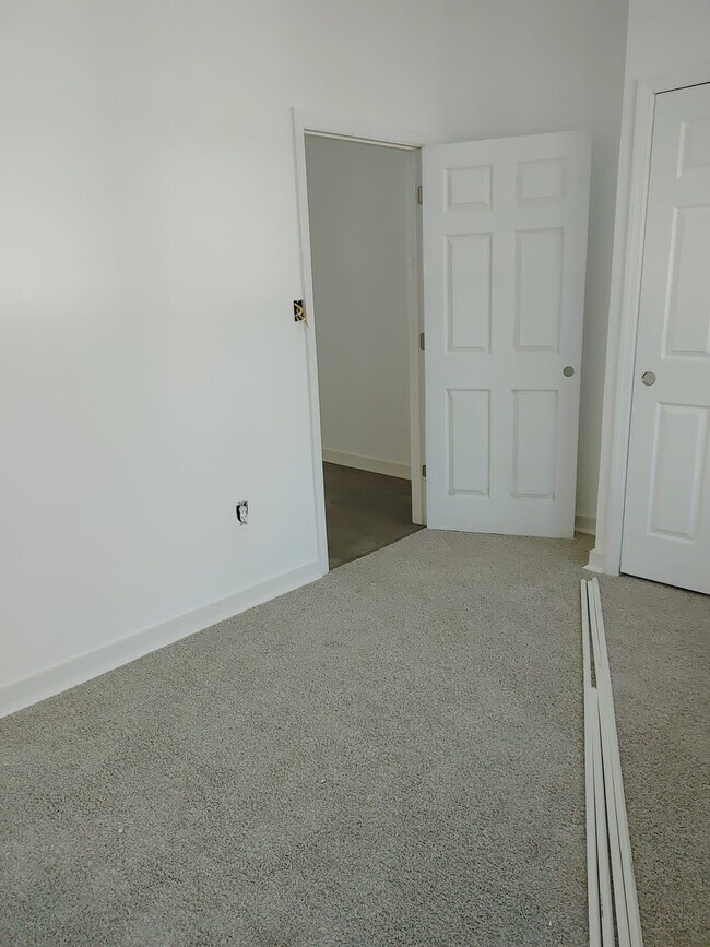 143 Danforth Ave, Unit 1 in Jersey City, NJ - Building Photo - Building Photo