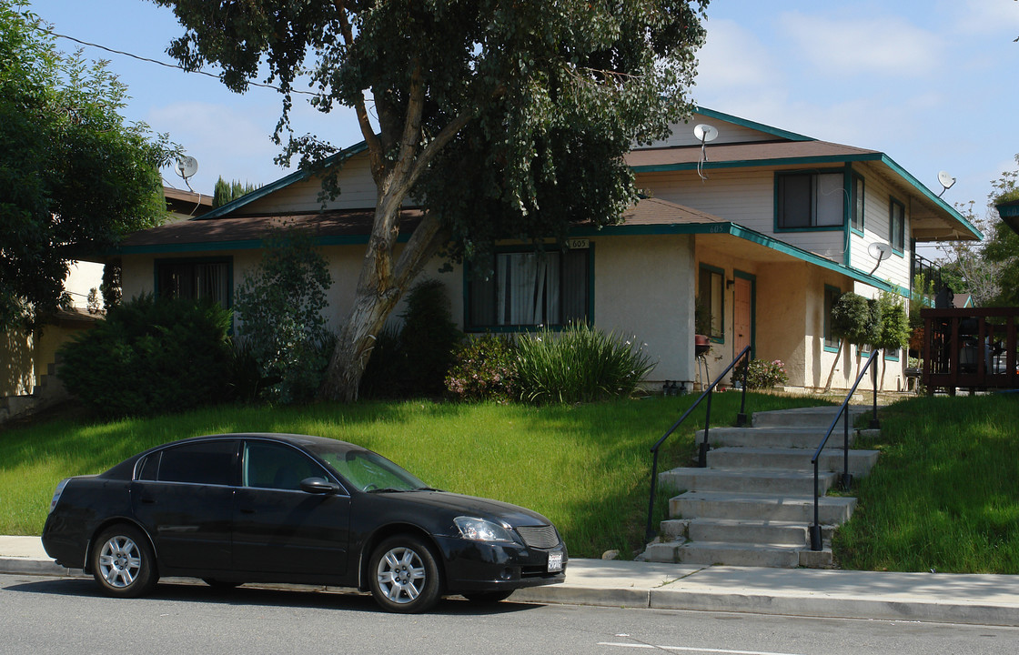 605 Limited St in Lake Elsinore, CA - Building Photo