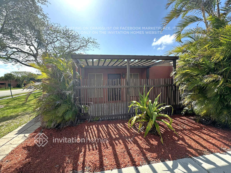 1500 Hammock Ln in Pembroke Pines, FL - Building Photo