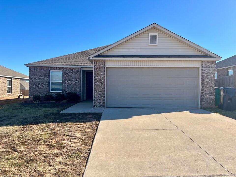 9812 Jackrabbit Rd in Yukon, OK - Building Photo