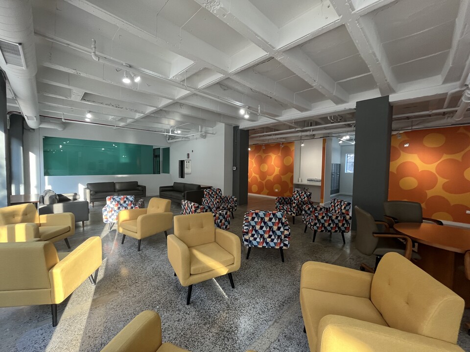 Lawrence Lofts in Chicago, IL - Building Photo