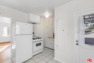 4537 College View Ave in Los Angeles, CA - Building Photo - Building Photo