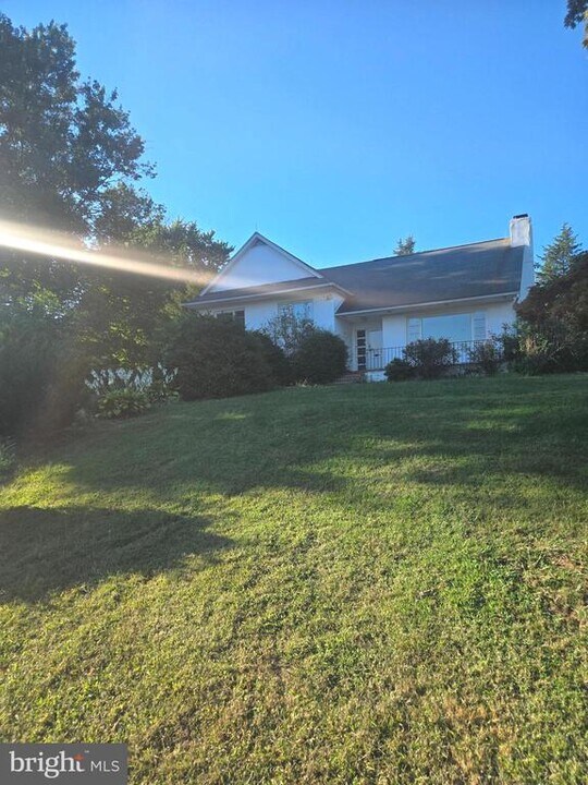 109 E Clearview Dr in Coatesville, PA - Building Photo