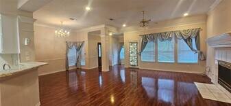 1903 N Travis St in Liberty, TX - Building Photo