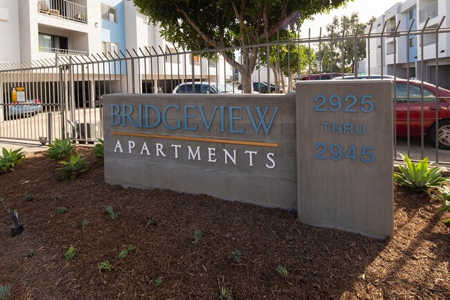 Bridgeview Apartments in San Diego, CA - Foto de edificio - Building Photo