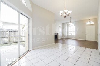 1008 Vannessa Dr in Oviedo, FL - Foto de edificio - Building Photo