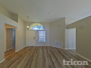 217 Lakeway Ln in Apollo Beach, FL - Building Photo - Building Photo