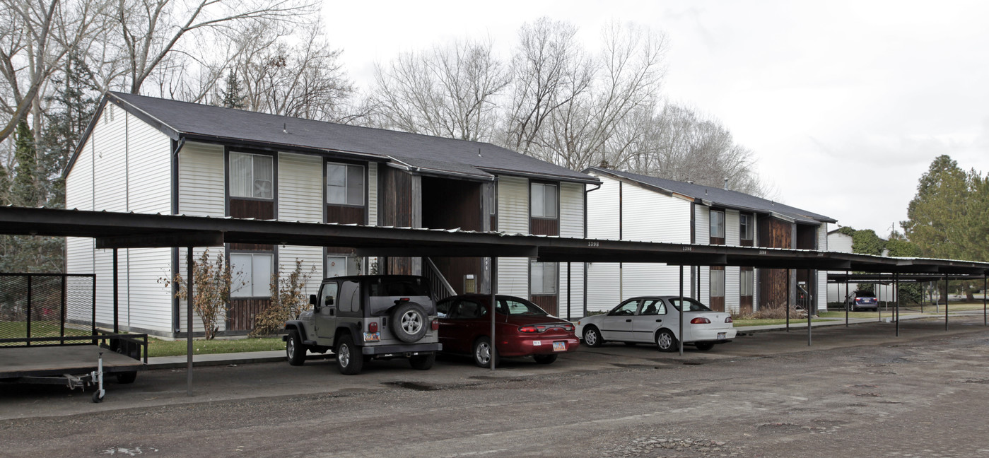 Bristlecone Pines Apartments in Salt Lake City, UT - Building Photo