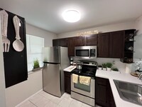 2700 Forest Hills Blvd, Unit CORAL SPRINGS 3 BEDROOM in Coral Springs, FL - Building Photo - Building Photo