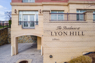 Residences at Lyon Hill in Arlington, VA - Foto de edificio - Building Photo