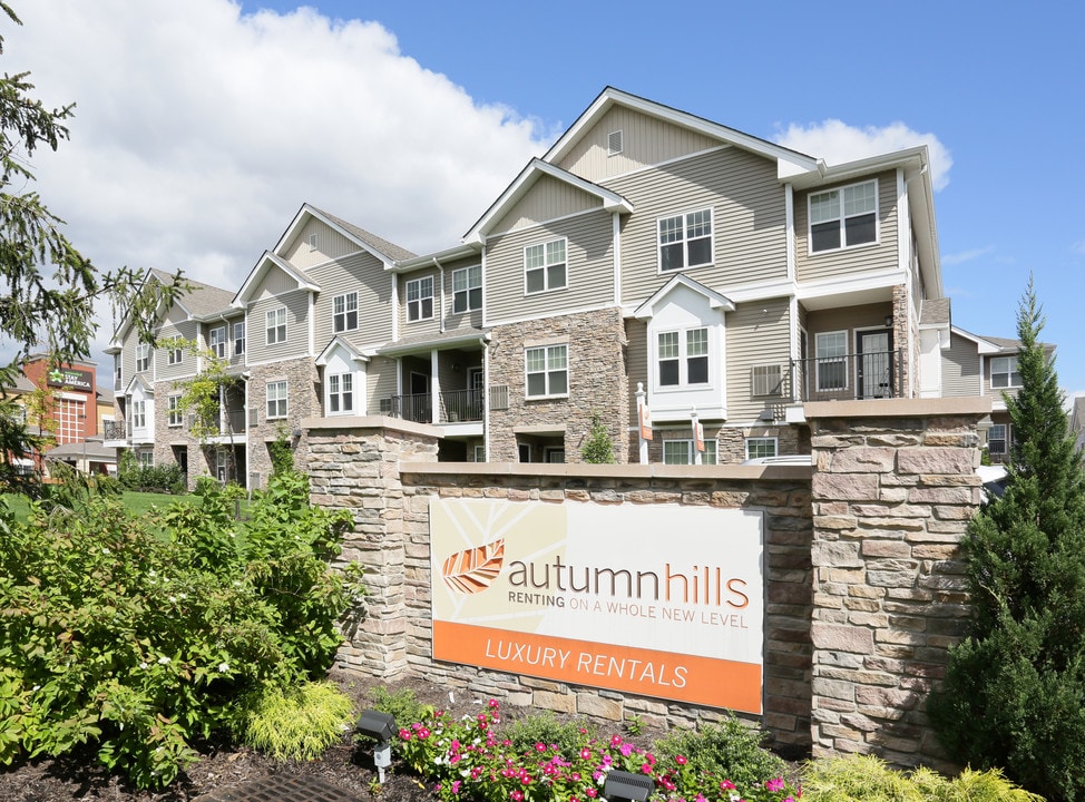 Autumn Hills in Woodbridge, NJ - Foto de edificio