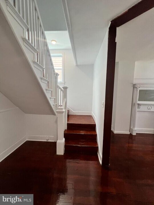 323 Collins Ave in Baltimore, MD - Building Photo