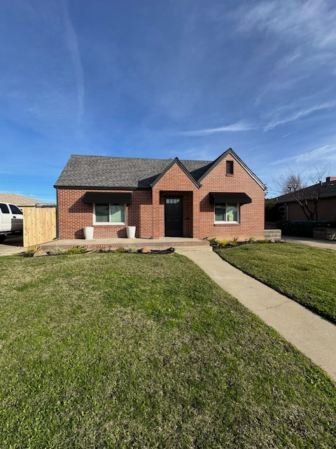 716 S Pleasant Ave in Lodi, CA - Building Photo