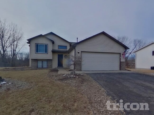 14098 Yosemite Ave S in Savage, MN - Building Photo - Building Photo