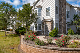 Stone Falls of Ada in Ada, MI - Foto de edificio - Building Photo