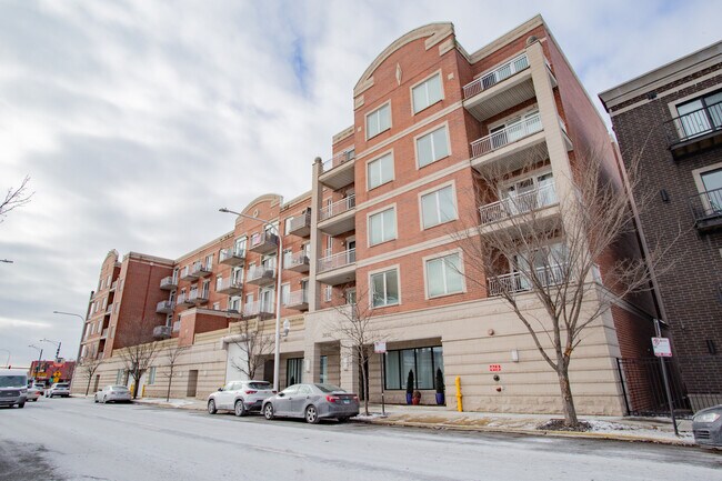 3630 N Harlem Ave, Unit 406 in Chicago, IL - Building Photo - Building Photo