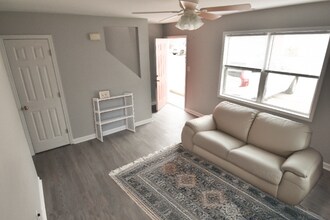 650 S Main St-Unit -Unit 5 in Mooresville, SC - Building Photo - Building Photo