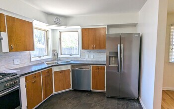 755 Oakmere Pl in Muskegon, MI - Building Photo - Building Photo