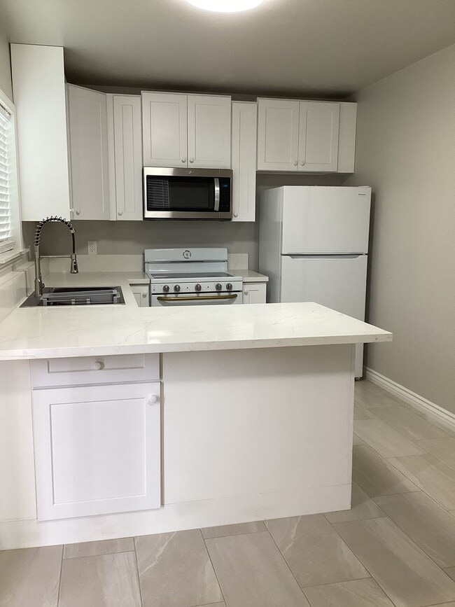 805 E Maple Ave in Lompoc, CA - Building Photo - Building Photo