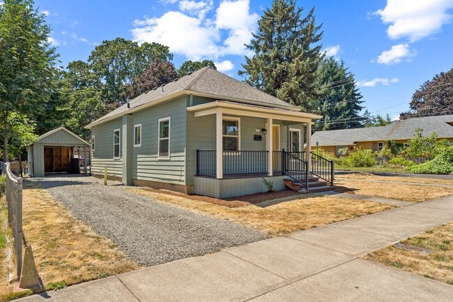 2402 16th Ave in Forest Grove, OR - Building Photo - Building Photo