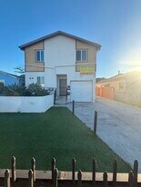 214 E 101st St in Los Angeles, CA - Building Photo