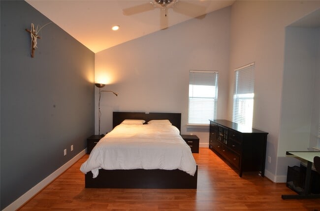 property at 5427 Kansas St