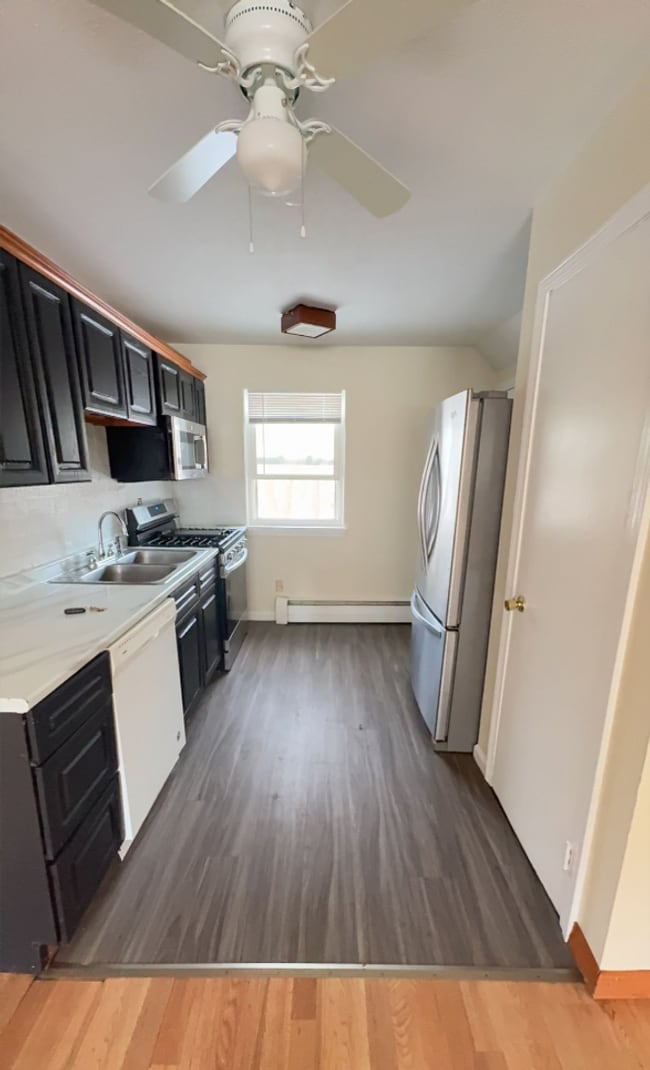 549 Russell Rd in Westfield, MA - Building Photo - Building Photo